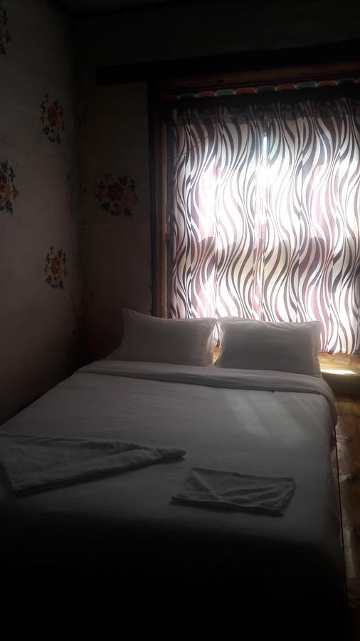 Chimi Lhakhang Village Homestay Punakʽa Zewnętrze zdjęcie